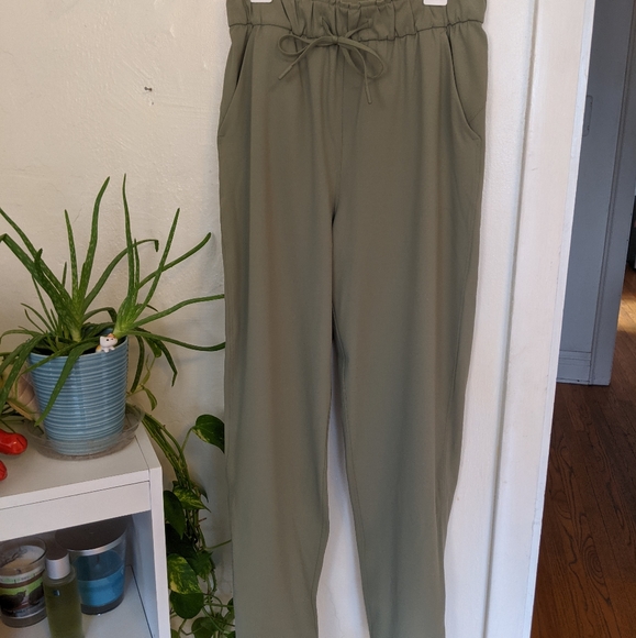 Lululemon Keep Moving 7/8 Drawstring Pants in Rosemary - Picture 2 of 8